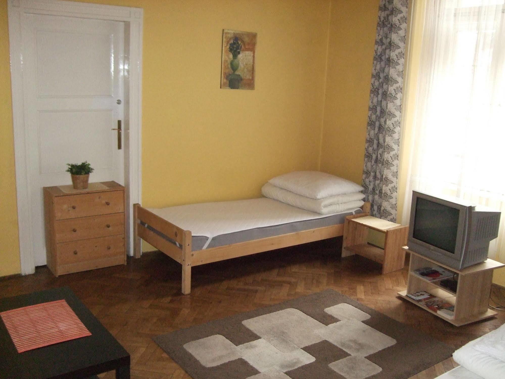 Old Walls Hostel Красков Екстериор снимка