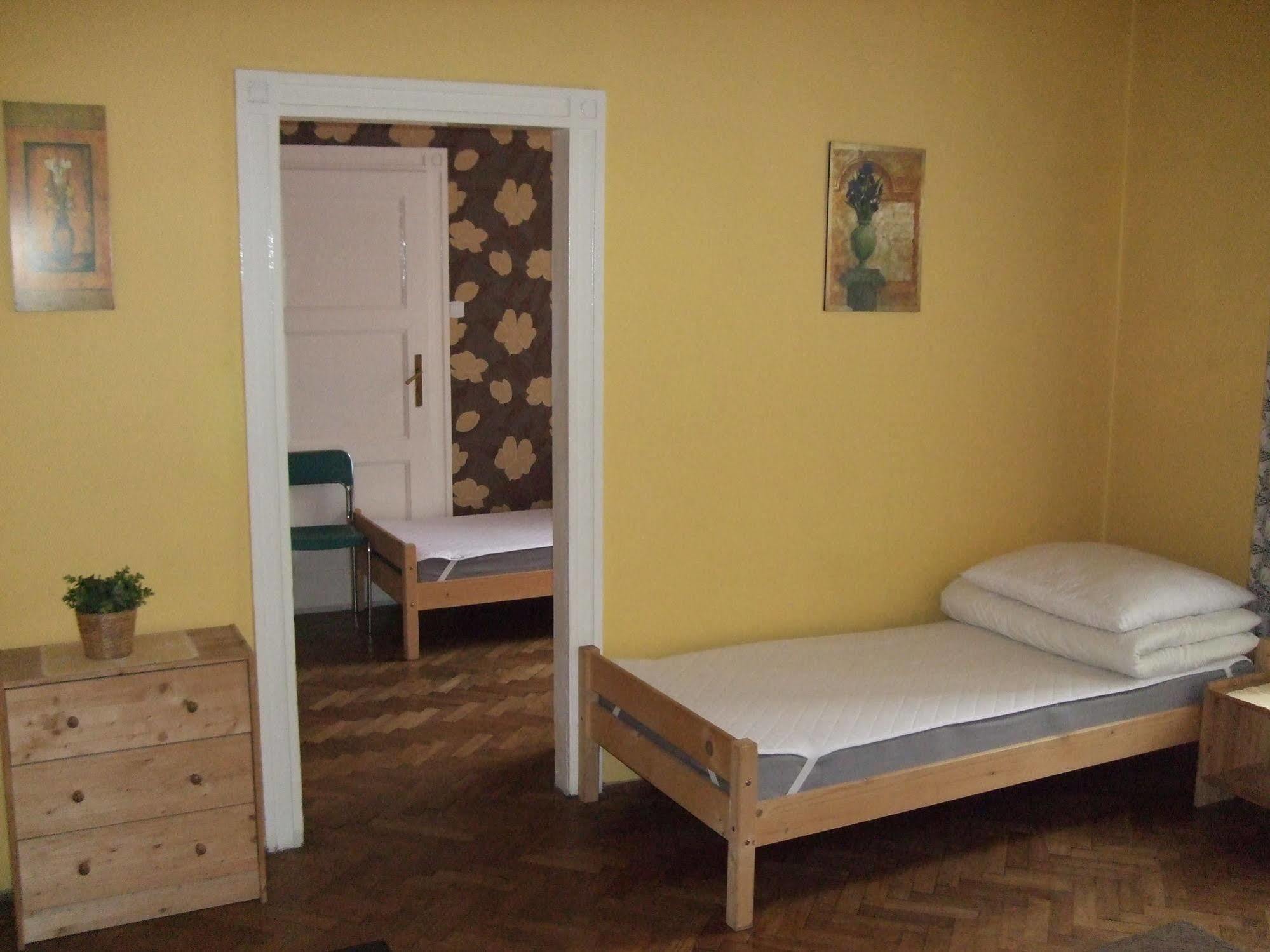 Old Walls Hostel Красков Екстериор снимка